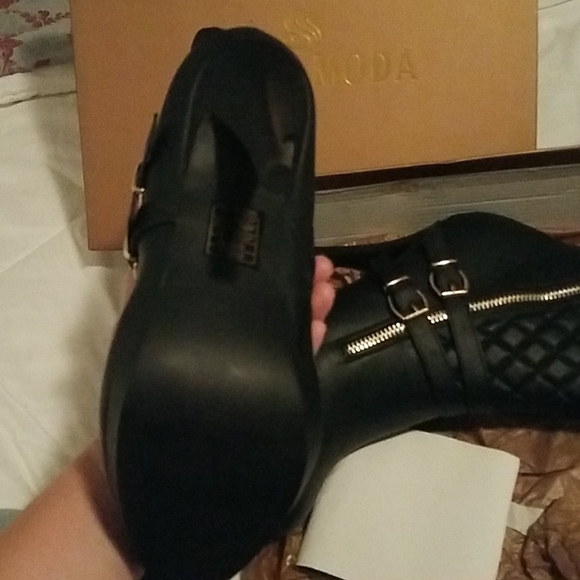 Heels - Picture 3 of 3